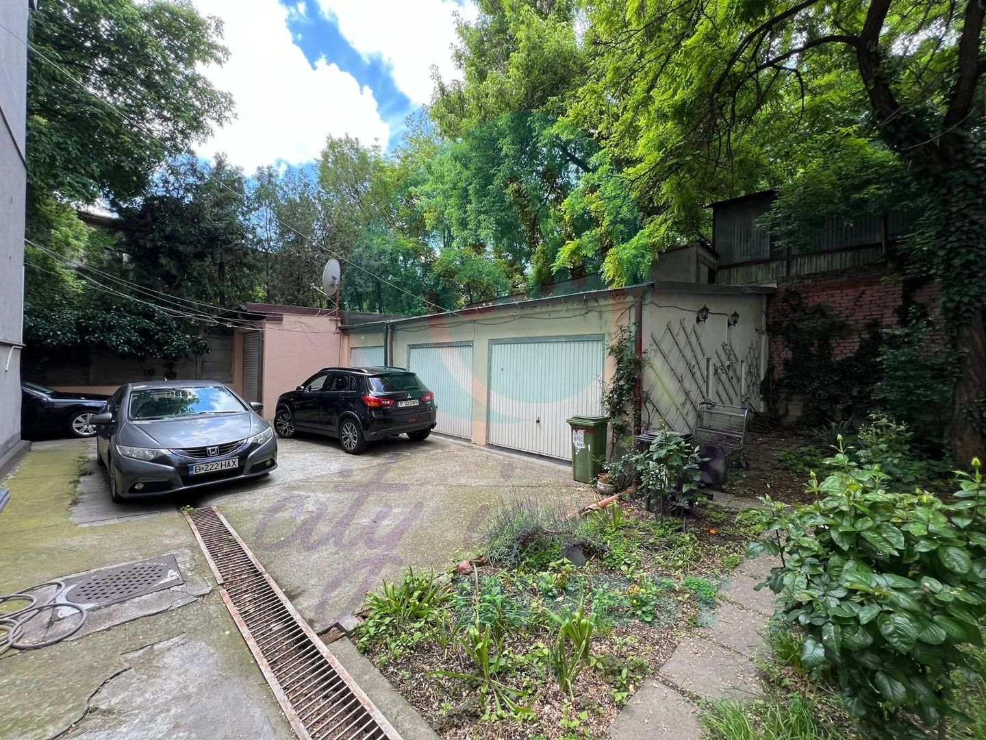 Apartament Eroilor-Cotroceni in vila-Curte si Garaj-Ideal birouri - Poză 9