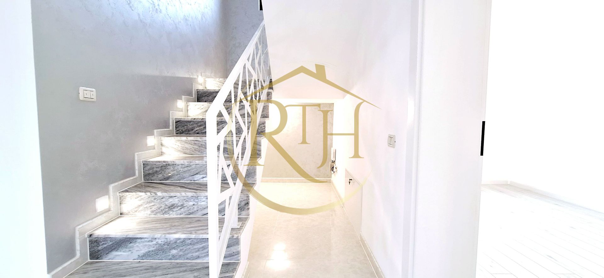 Oferim spre vanzare casa deosebita, cu 5 camere, Giroc, zona Centrala. - Poză 5