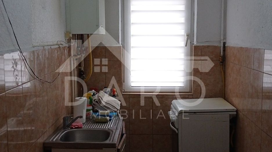 Vând apartament 3 camere - Poză 2