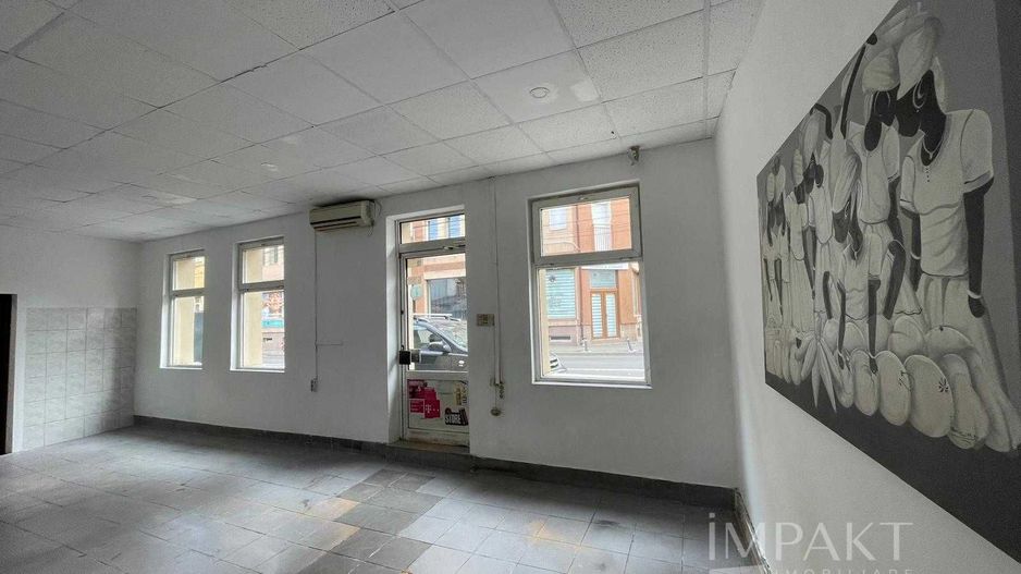 De închiriat spatiu comercial , zona centrala 80 m2 - Poză 1