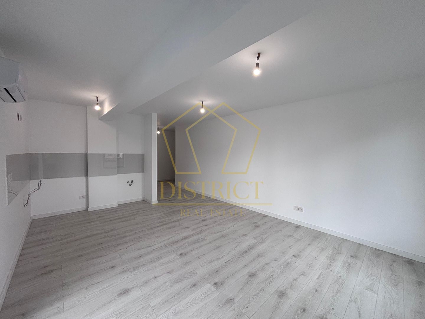COM 0% Apartament finalizat cu 2 camere, terasa 91 mp | Torontalului - Poză 2