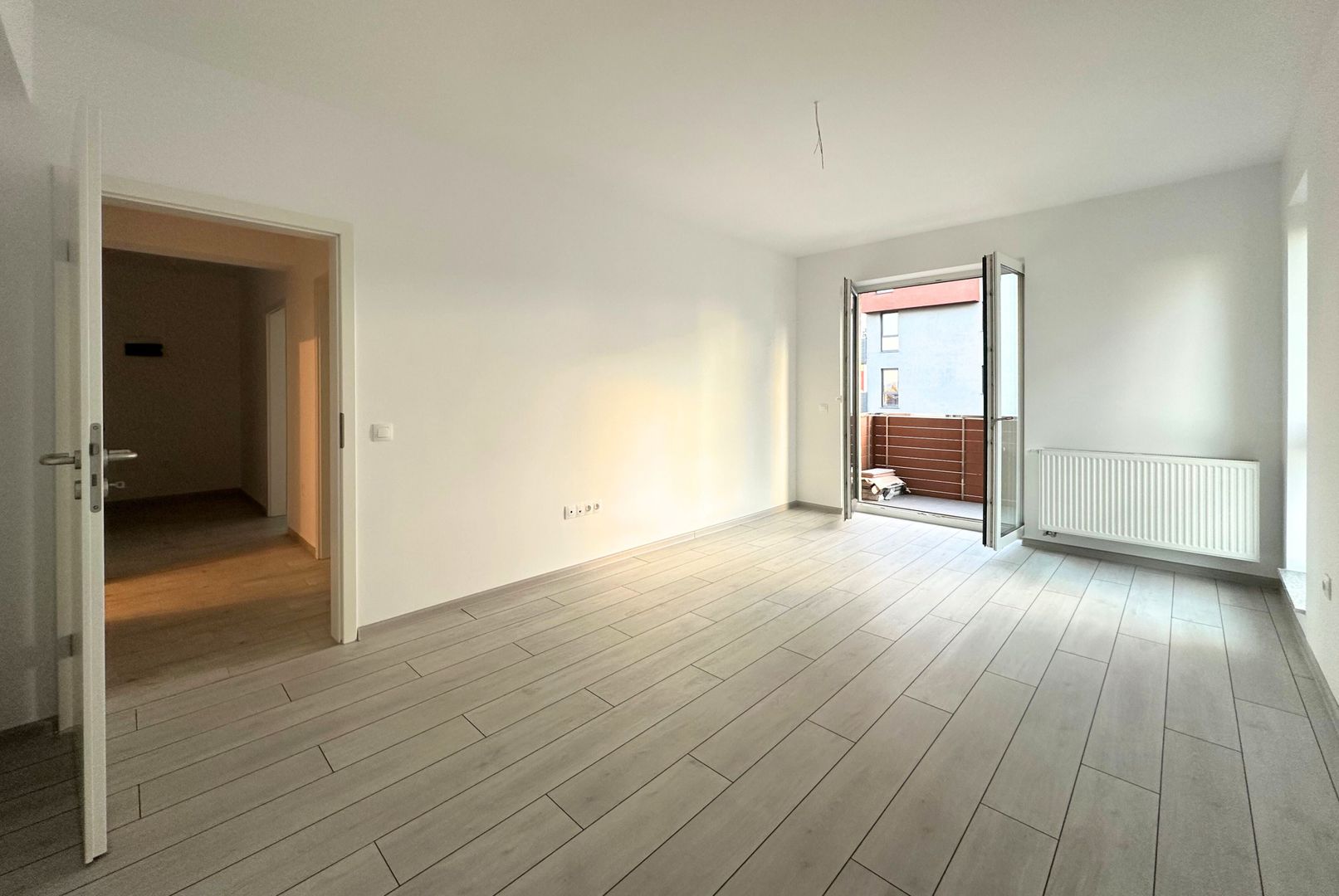 VÂNZARE APARTAMENT 2,5 CAMERE  NOU NELOCUIT - Poză 2