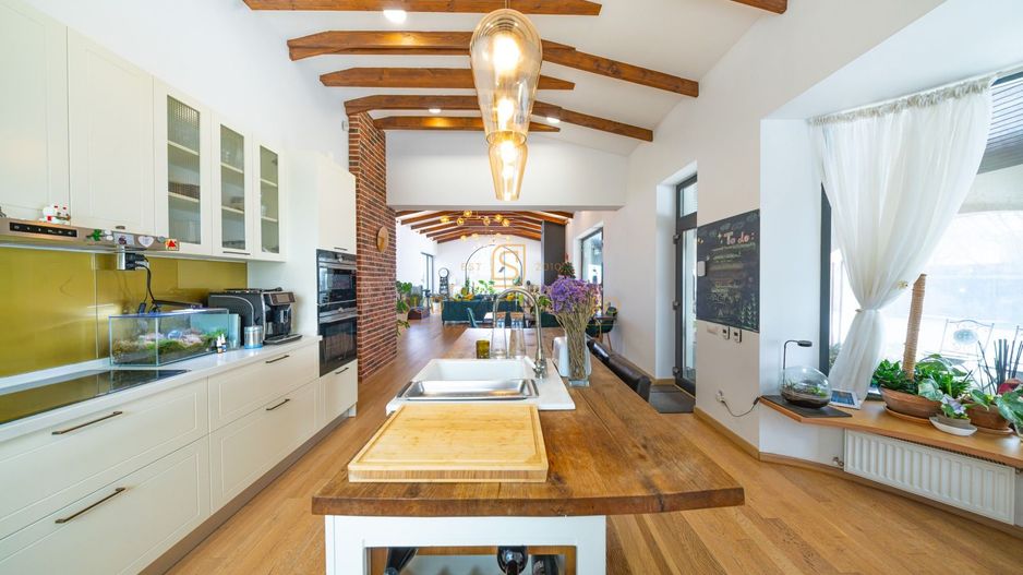 Resedinta spectaculoasa  – Vila exclusivista deschidere directa la lac - Poză 11