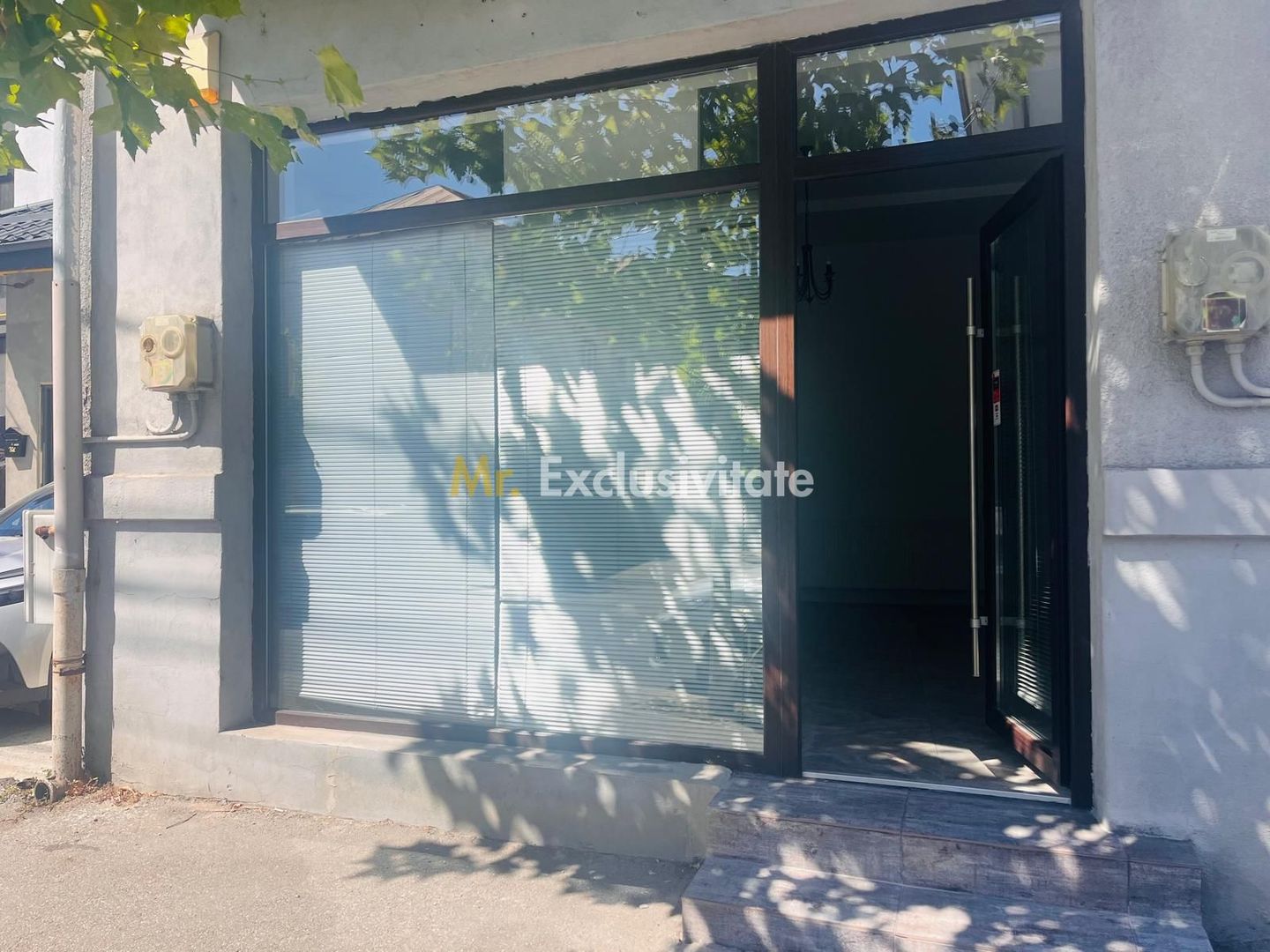 Spatiu stradal, central, cu vad comercial si vizibilitate excelenta - Poză 20