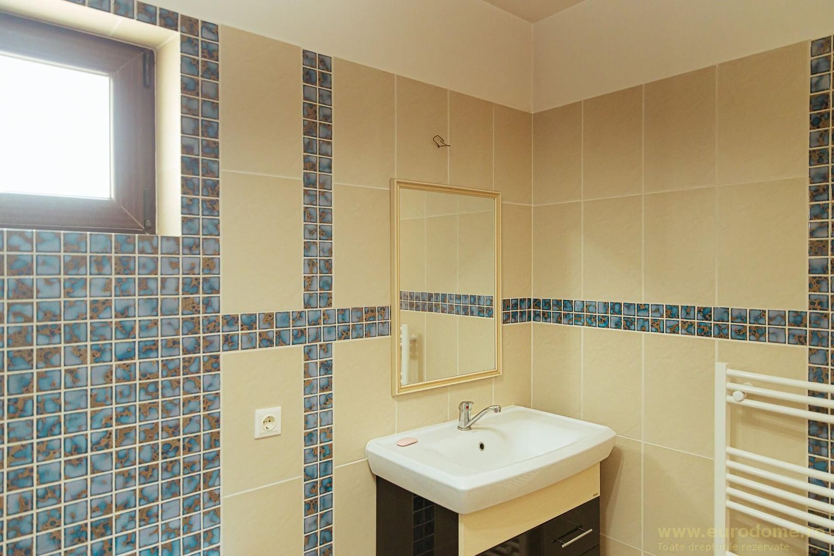 Casă nouă, intrare Stupini - Poză 25