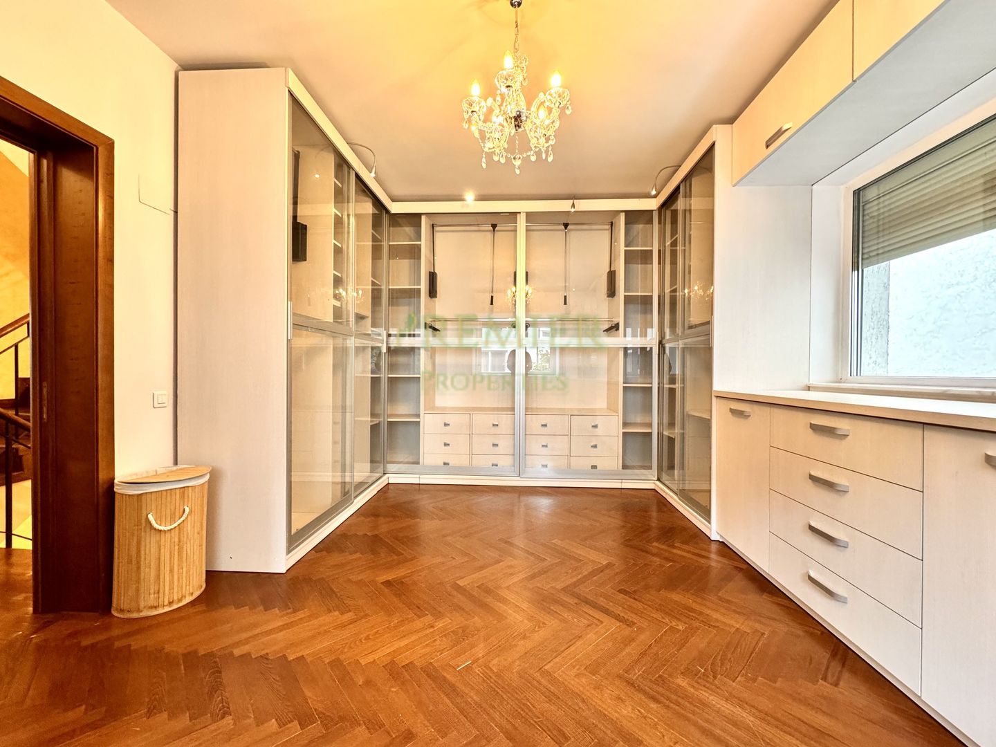 VILA 3 DORMITOARE SI DRESSING COMPLET MOBILATA SI UTILATA | HERASTRAU | - Poză 5