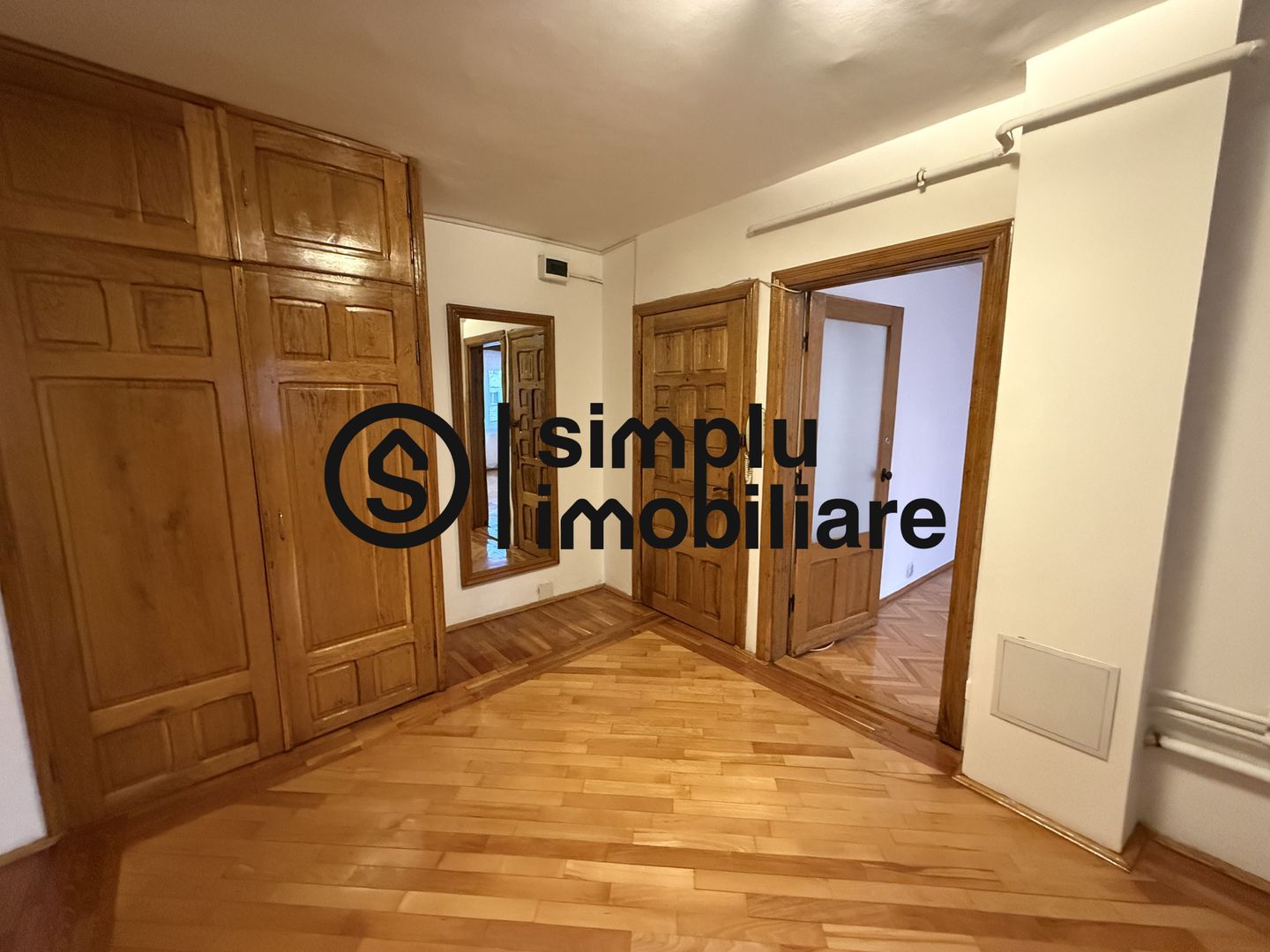 2 camere modificate in 3, etaj 2/4, centrala, Rovine - 115 000 Euro - Poză 1