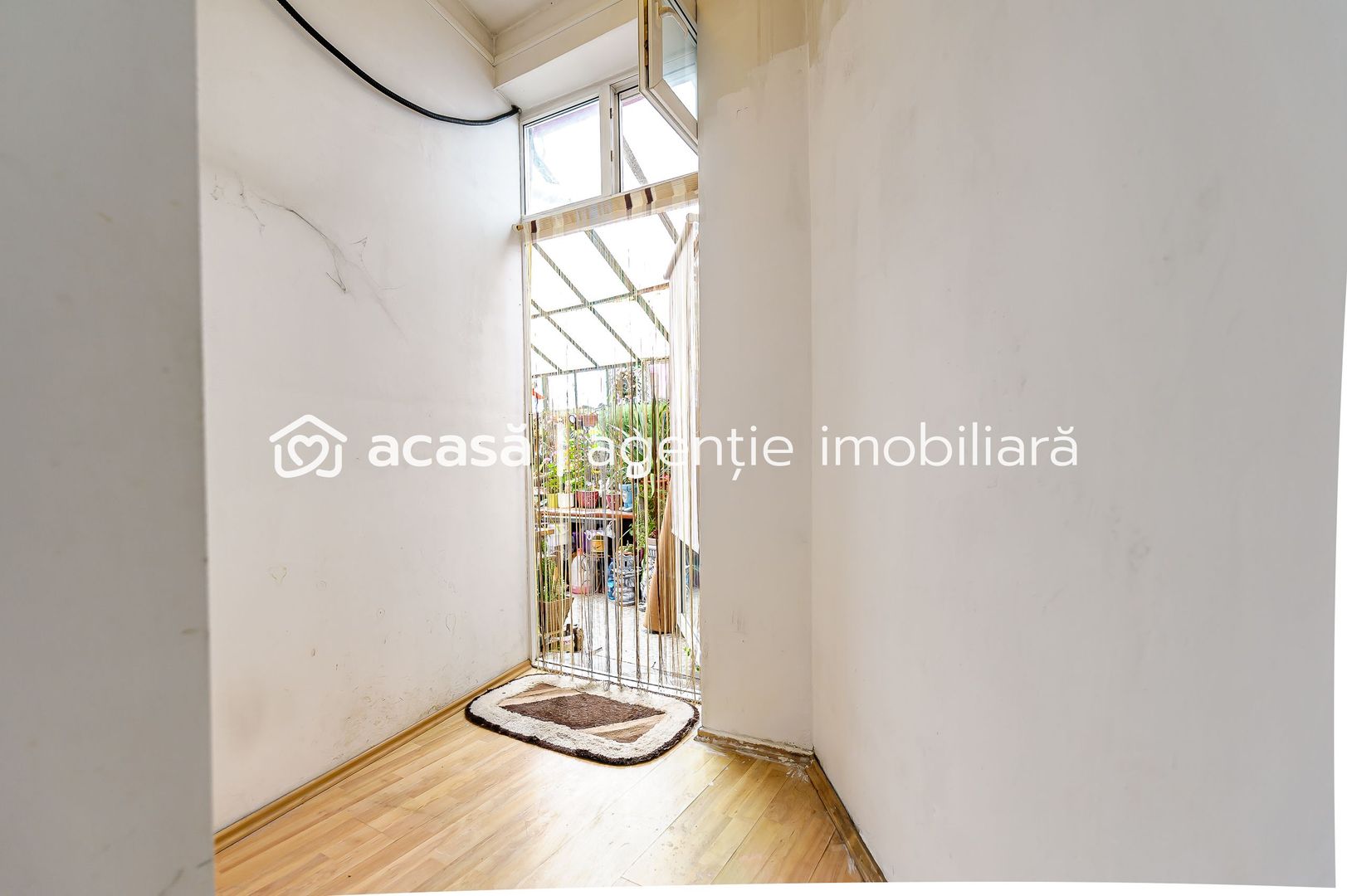 Apartament cu 2 camere, la curte comună, în Grădște. - Poză 7