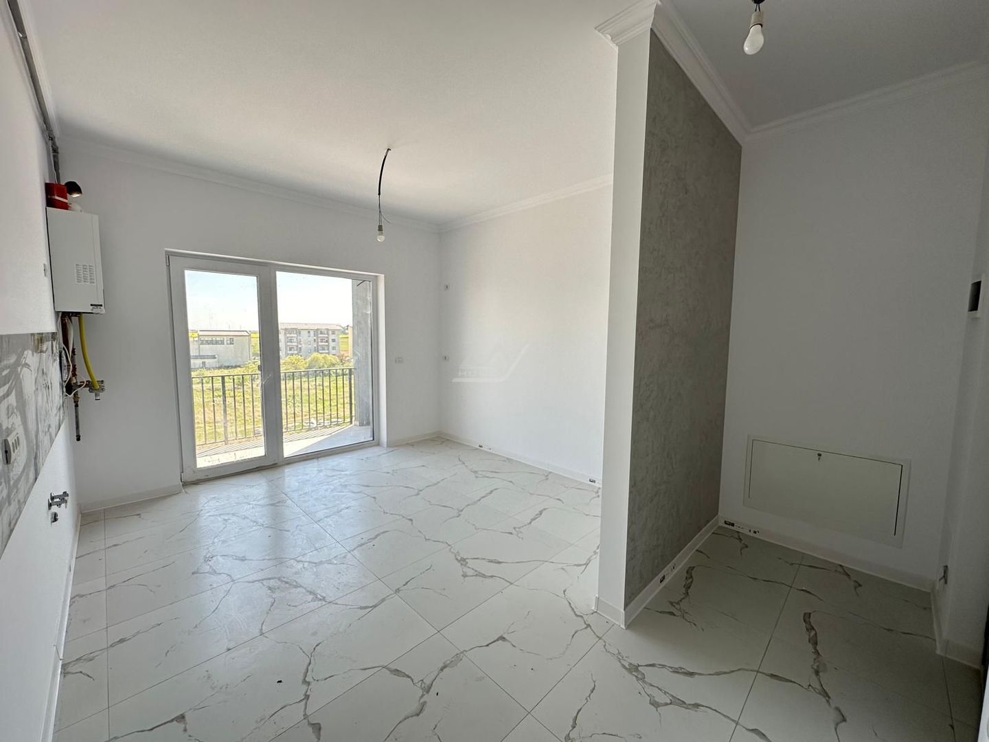 Bloc la asfalt. Etaj 1. Loc de parcare. - Poză 1