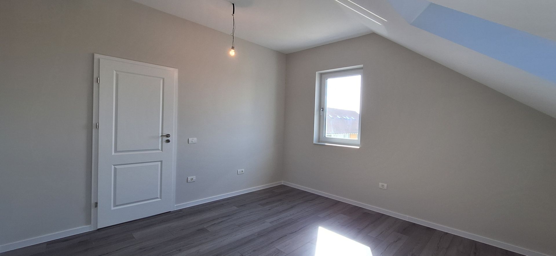 Apartament cu 3 camere si 2 locuri de parcare - Poză 12