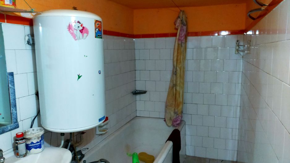 CASA 3 CAMERE IN CARANI - Poză 7