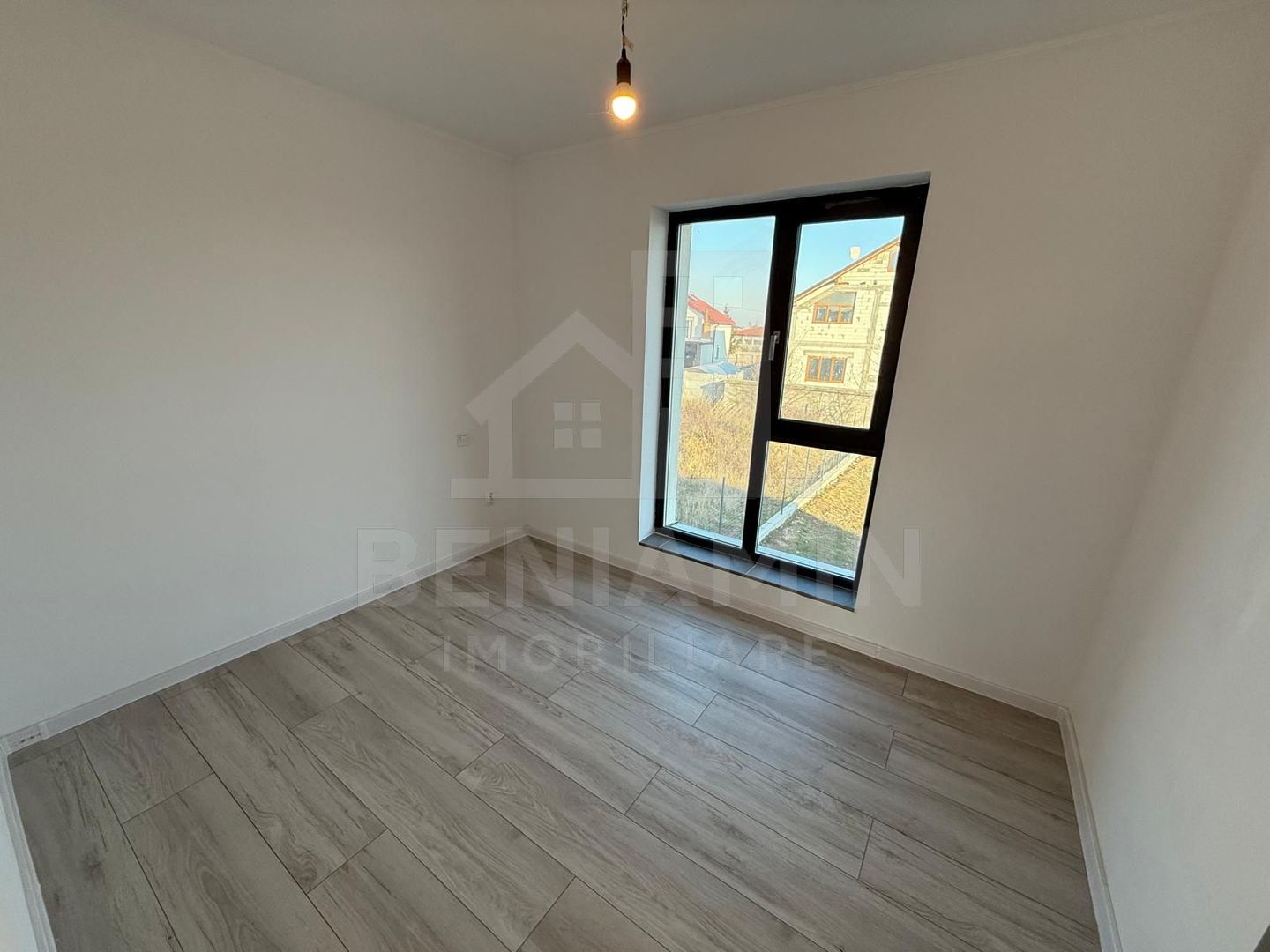 Casa Moderna-Lux-La cheie-Mobilata-Utilata-Model deosebit-Libera - Poză 9