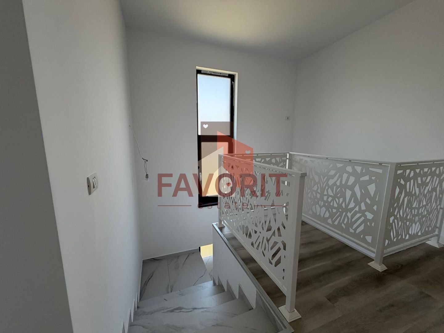 Duplex despartit | 5 camere | Garaj | Finisaje premium | 3 bai |Asfalt - Poză 9