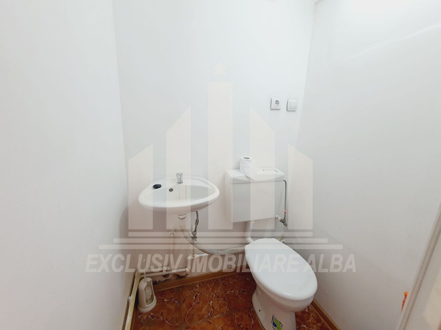 Spatiu comercial de vanzare in Cetate zona piata - Poză 3