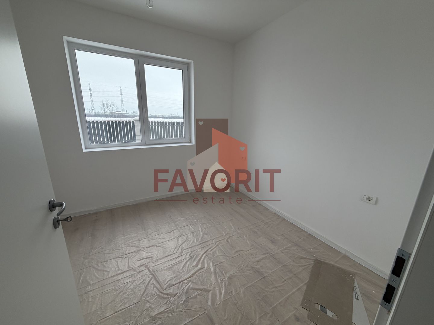 Bloc Nou. Gradina proprie de 103 mp si 2 locuri de parcare inscrise in CF. - Poză 12