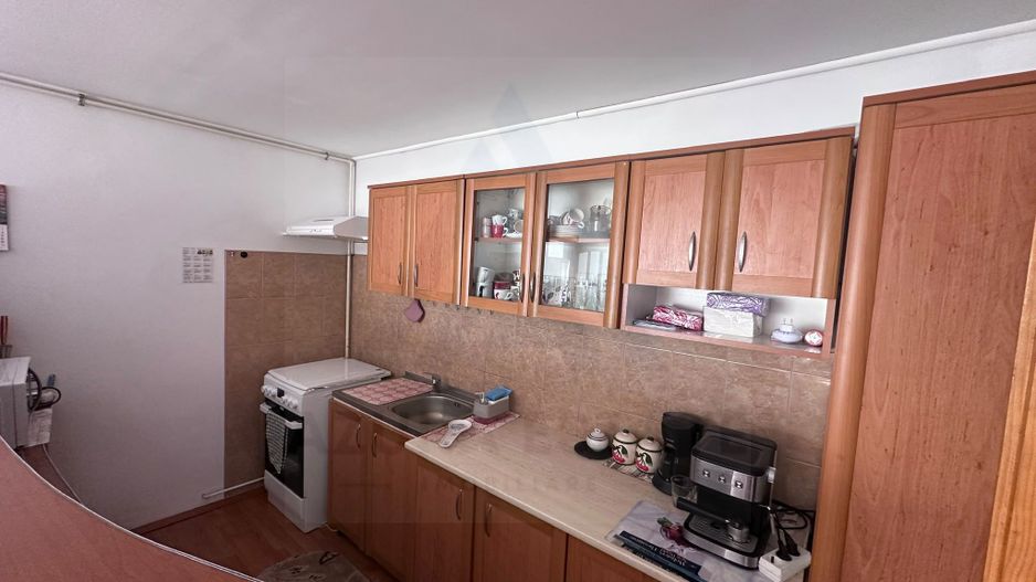 Apartament 3 camere decomandat  78 mp pivnita curte  in zona Centrala - Poză 4