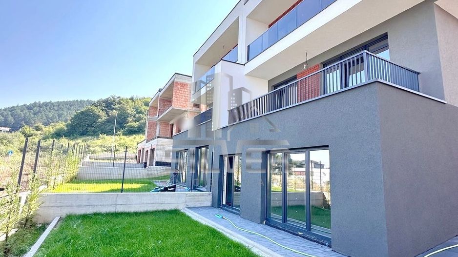 Casa tip Duplex cu demisol si terasa/CF. - Poză 2