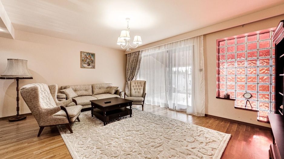 Vilă cu 7 camere de vânzare în zona Central - Poză 13