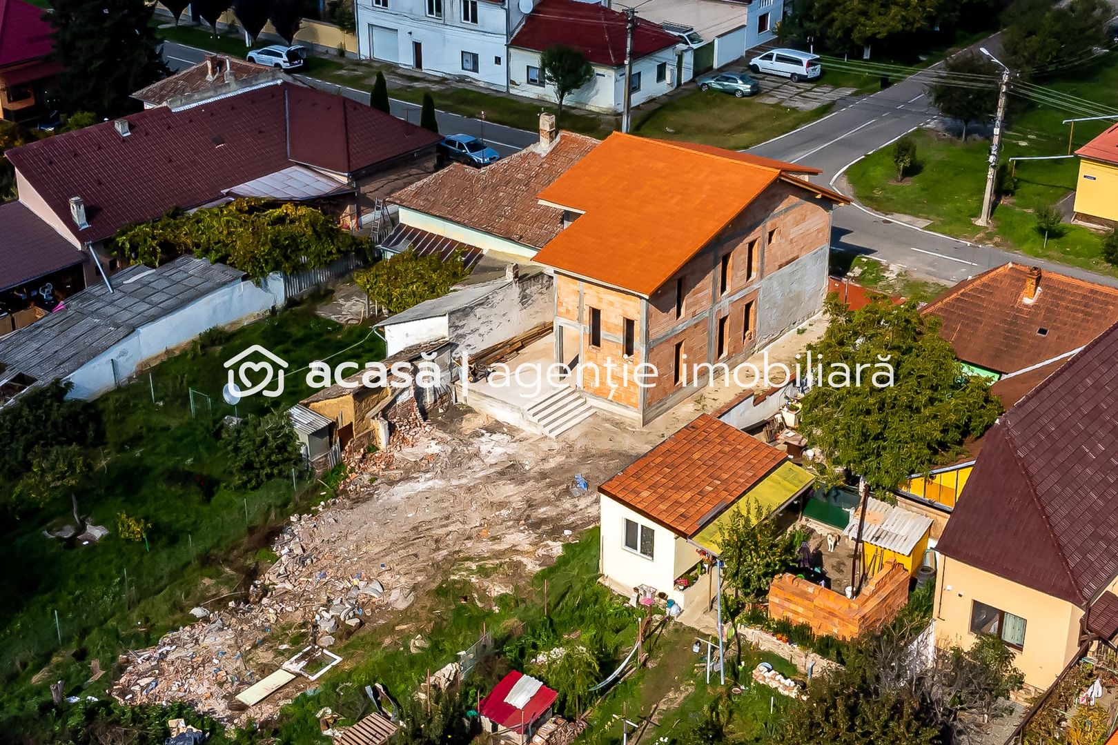 Casă la roșu în Aradul Nou. Zona Adam Müller-Guttenbrunn - Poză 1