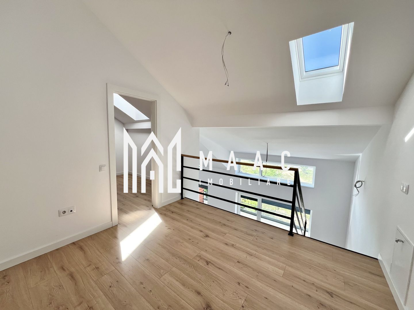 Penthouse Elegant pe 2 Niveluri cu Terasă și Vedere Superbă - Poză 12