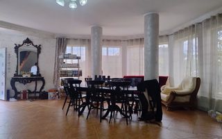 Vilă elegantă cu design luxos și grădină superb amenajată în Șag - Poză 9