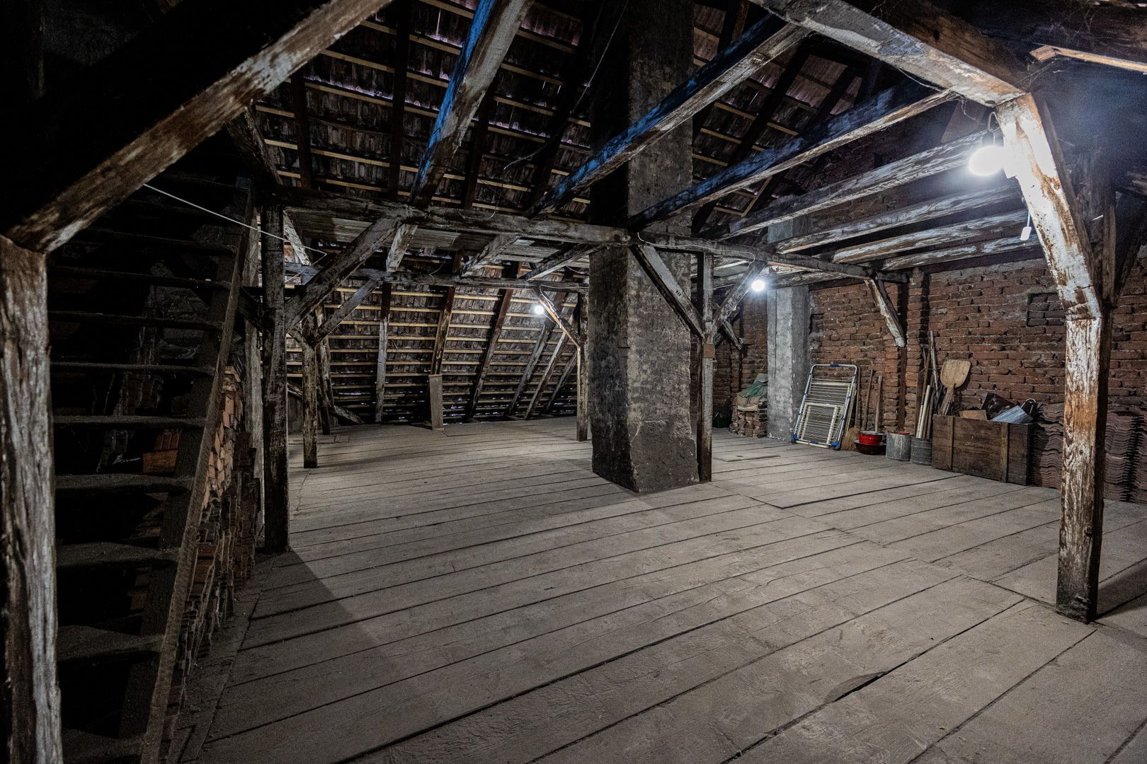 Apartament 4 camere semidecomandat, ultracentral, etaj 1 - Poză 13