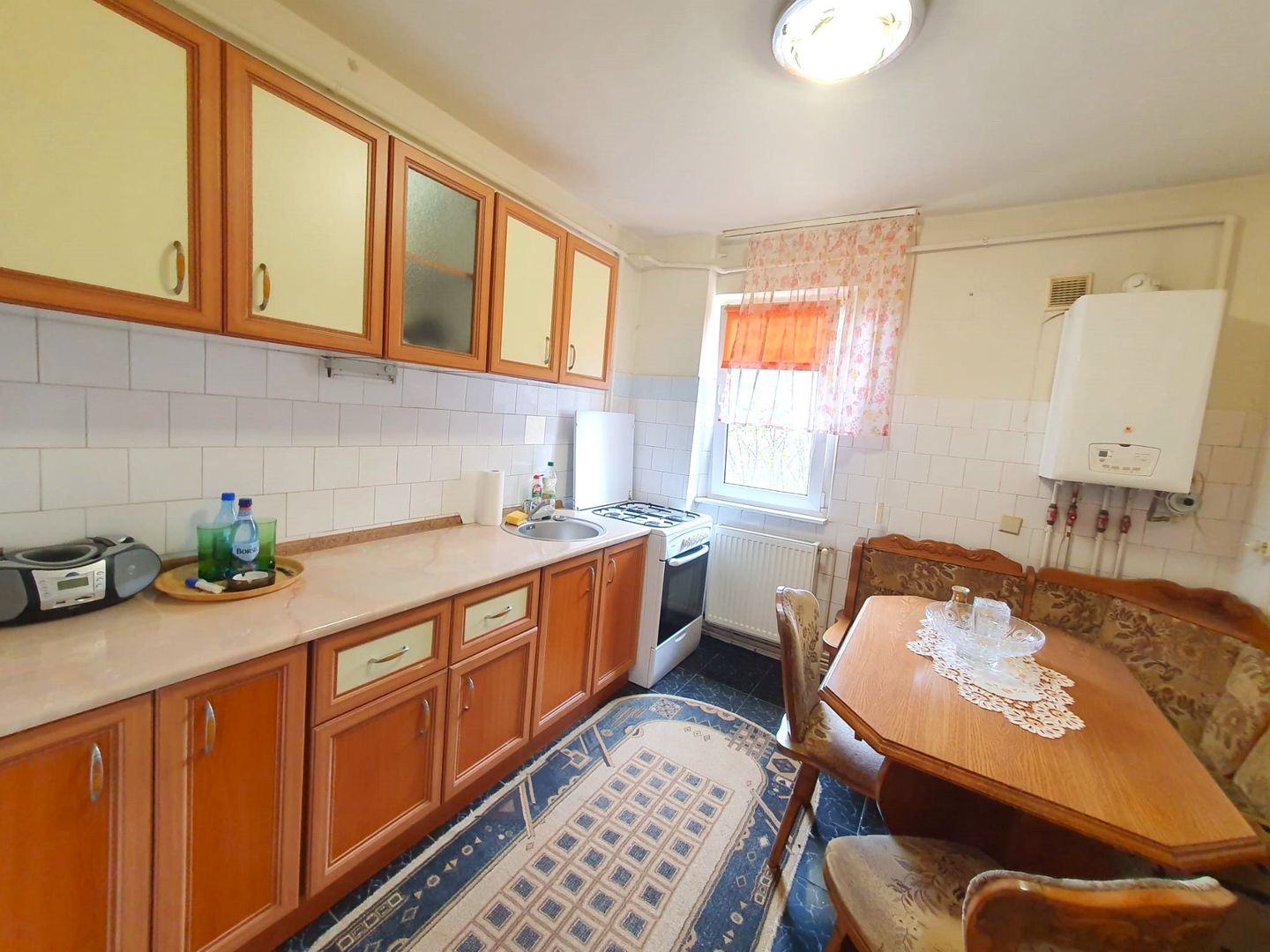 Apartament luminos cu vedere spre biserică, într-un cartier verde și liniștit. - Poză 4