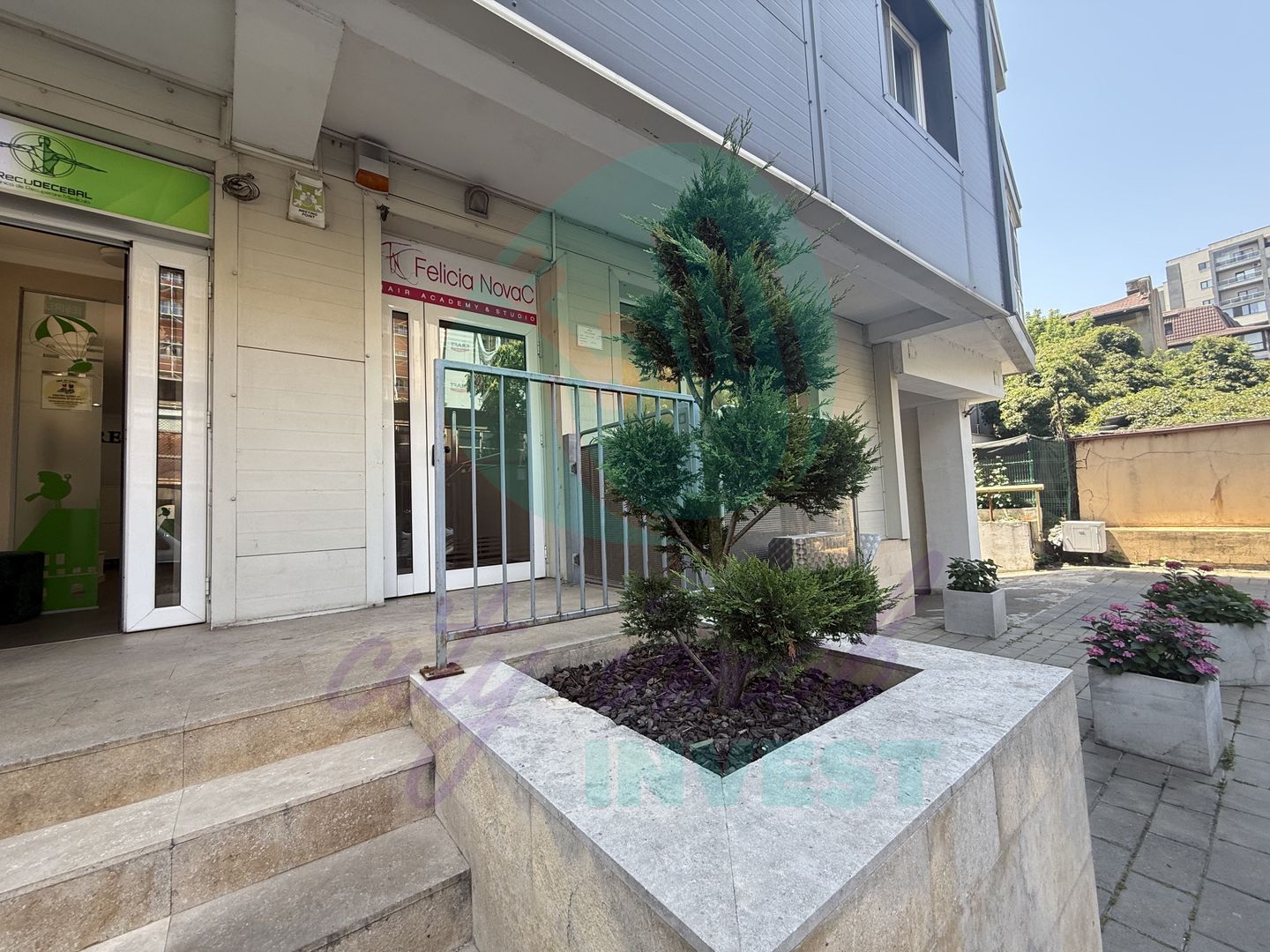 Spatiu comercial de vanzare in bloc 2006 adiacent Decebal - Poză 1