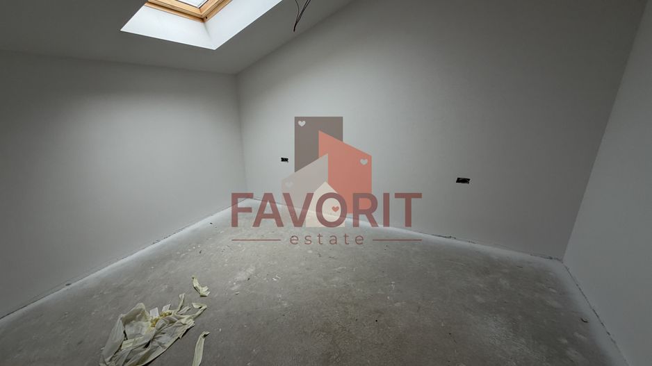 Decomandat. Zona Buziasului. Parcare in curte. - Poză 17