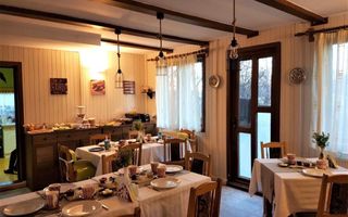 Pensiune, vilă și cafenea în Bran - Business funcțional, teren 2200 mp - Poză 9