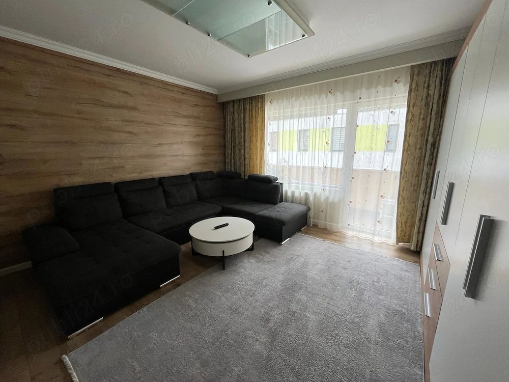 Apartament 2 camere decomandate, balcon, etaj intermediar, parcare - Poză 1