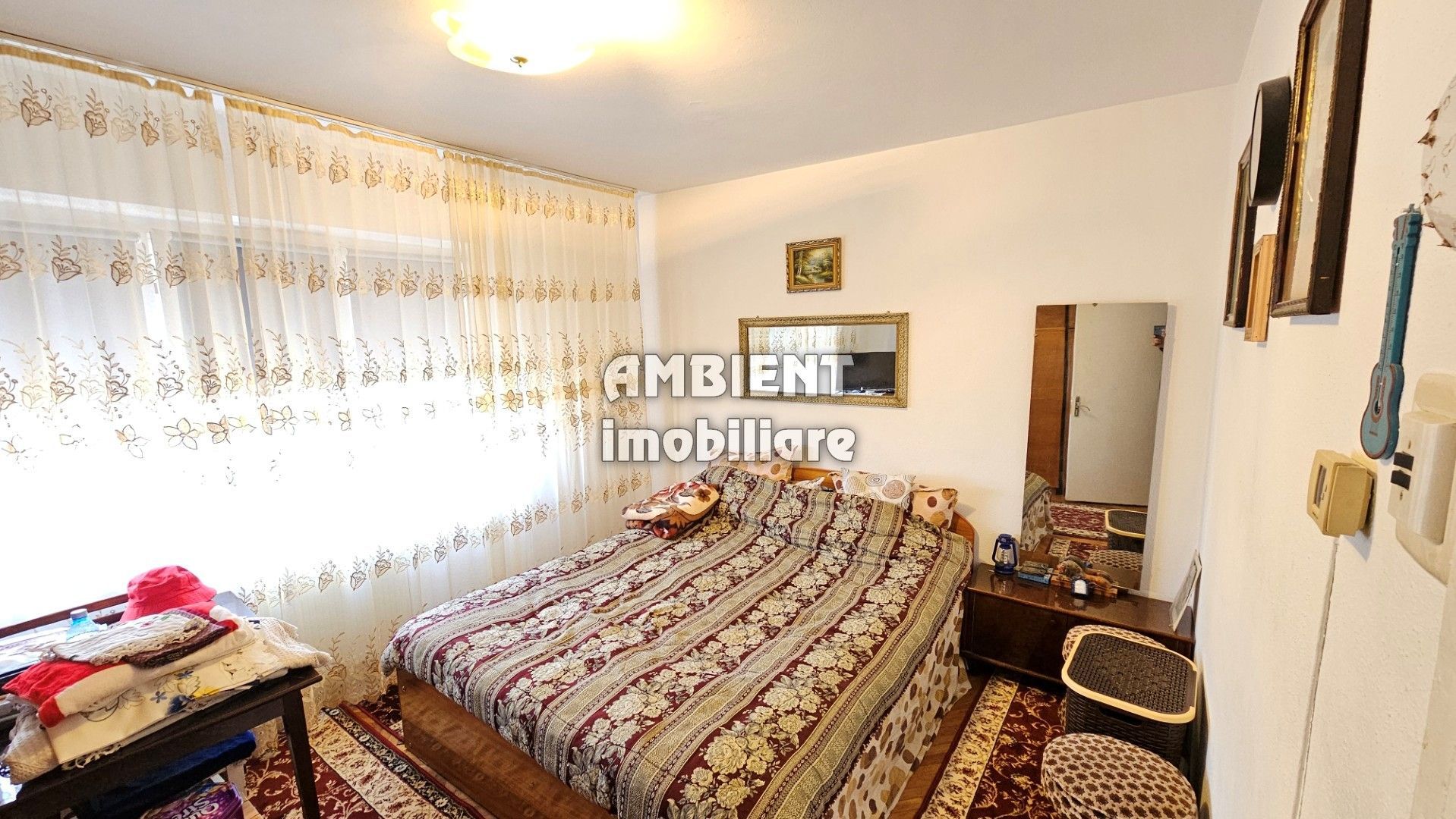 Apartament cu 2 camere, etaj 3, ultracentral cu vedere spre Piata Civica. - Poză 1