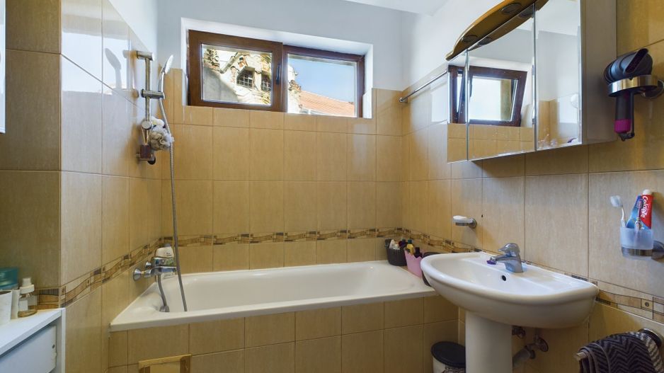 Apartament cu 2 camere, etaj 1, în zona Complex Studenţesc - Poză 8