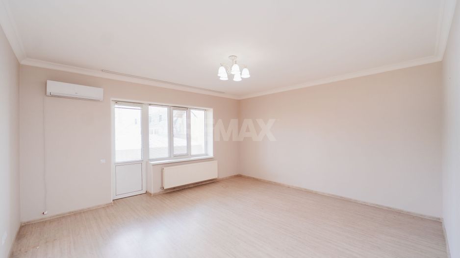De vinzare Apartament 2 camere si balcon + living cu logie - Poză 2