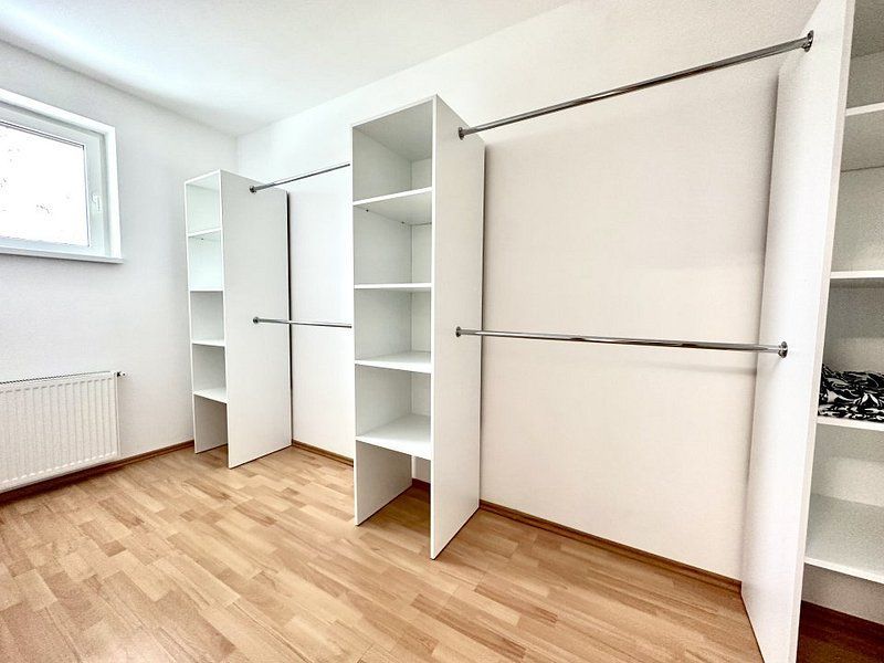 Casa de inchiriat - intrarea în Dumbravita - Poză 14