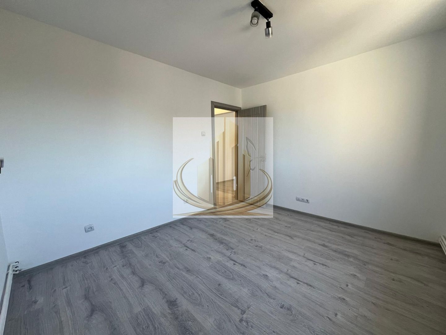 Ap 2 cam| Renovat integral | Etaj Intermediar | Shopping City | Turist - Poză 3