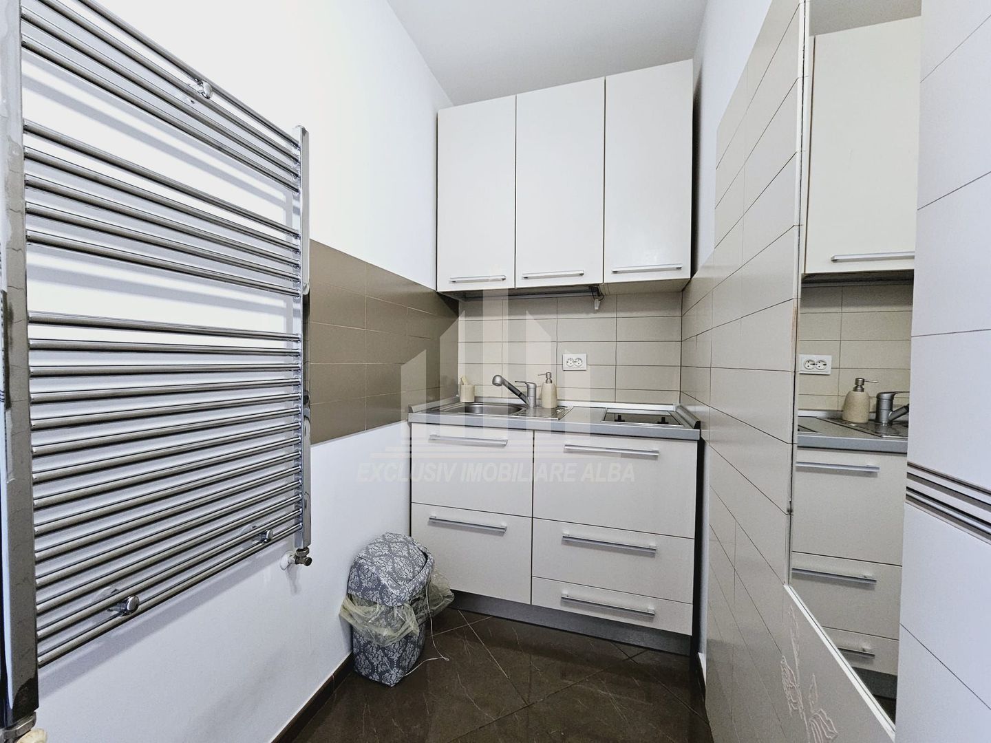Apartament cu 3 camere decomandate, Cetate - Poză 4
