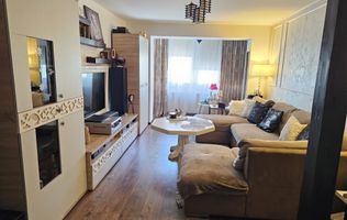 Apartament 3 camere, Cetate, etaj intermediar