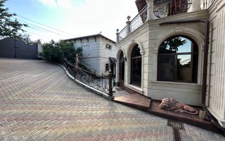 Casă în Buiucani, de vânzare, cu suprafața de 338m2. Pe teren de 14 ari. - Poză 4
