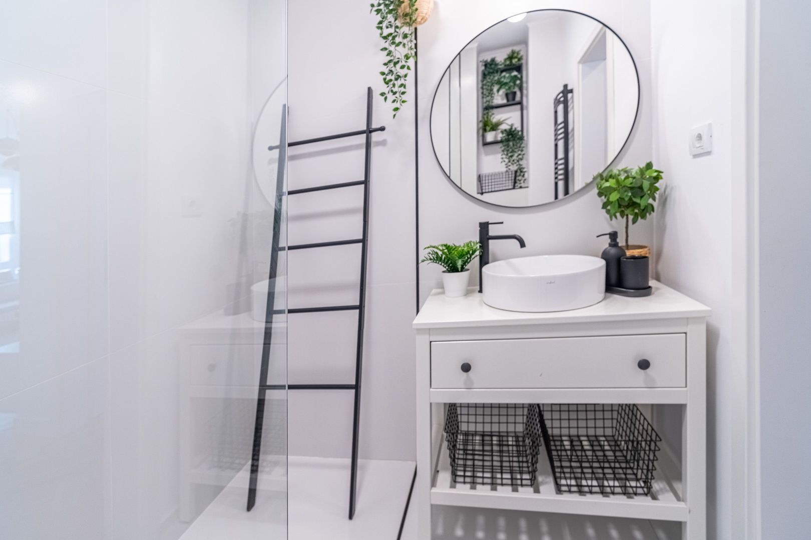 VÂNDUT! Apartament amenajat complet. - Poză 3