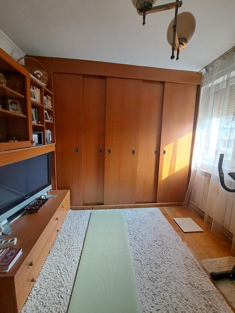 Vanzare apartament cu 3 camere(Neacsu)Micro 19, sup 64 mp, 78.000 euro - Poză 3