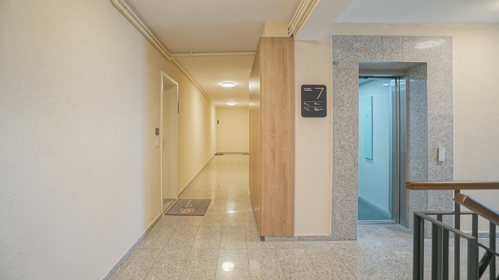 Coresi Urban Vibe | Apartament modern cu vedere directă la pietonală - Poză 6