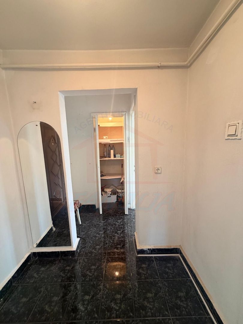 Vanzare apartament cu 4 camere in Micro 13, etaj 3, pret 65 000 euro - Poză 12