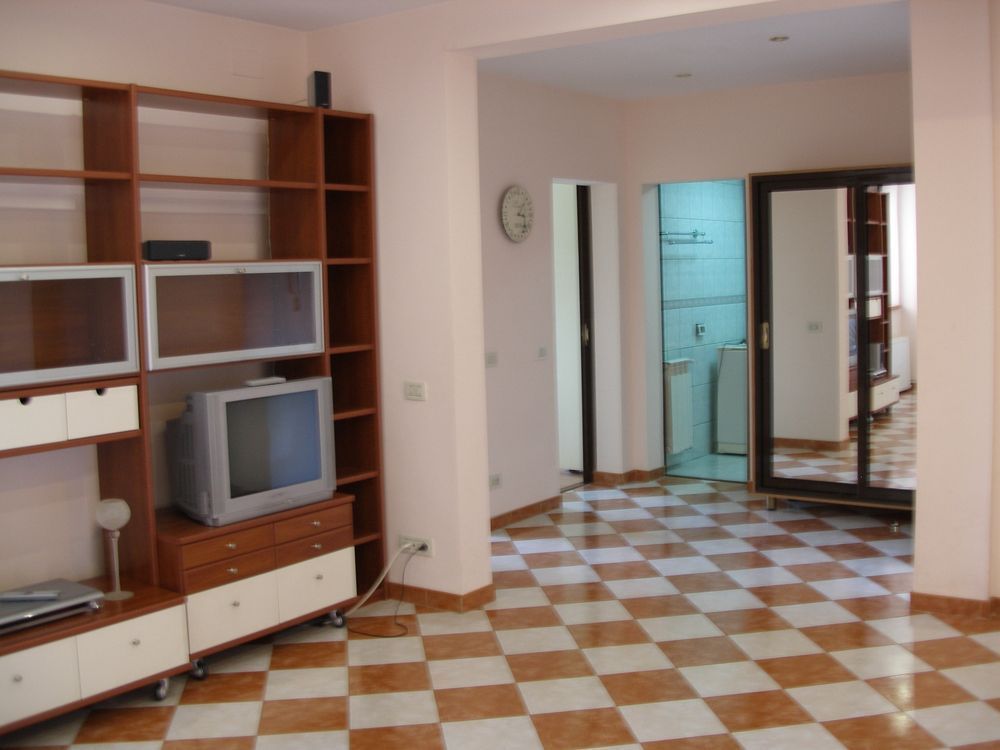 Apartament de inchiriat | spatios si luminos | langa Palatul Cotroceni - Poză 3