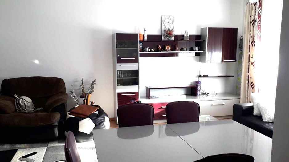 Apartament 3 camere Tractorul - Poză 1