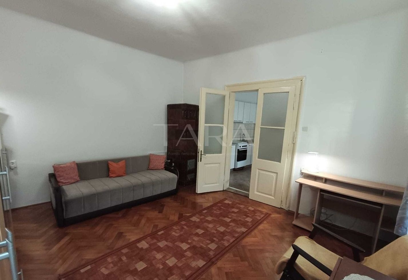 Apartament renovat, curte comună îngrijită, zona Podul Traian. - Poză 5