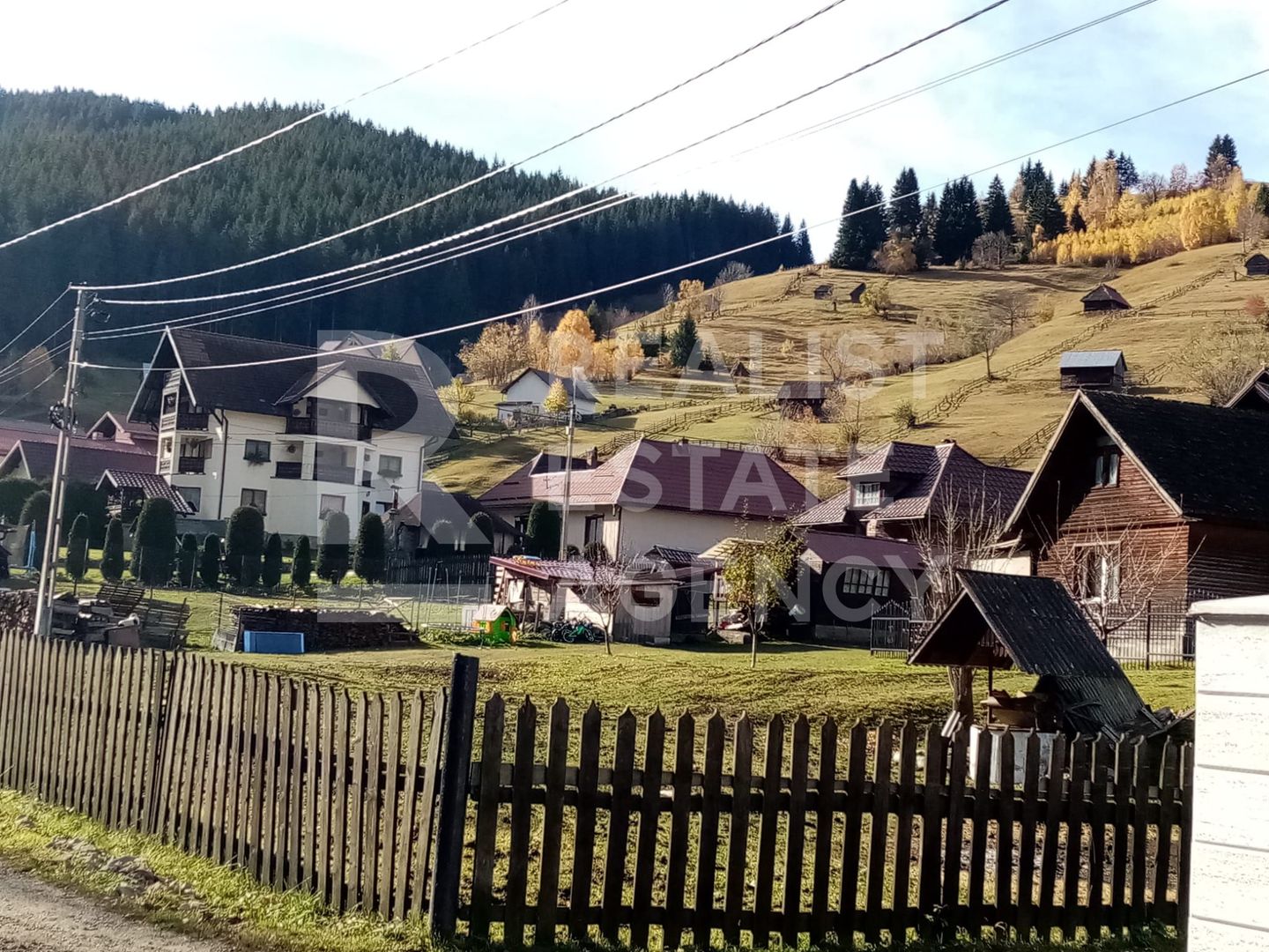 Teren de vânzare – 5877 mp în Moieciu de Sus, zonă montană deosebită - Poză 1