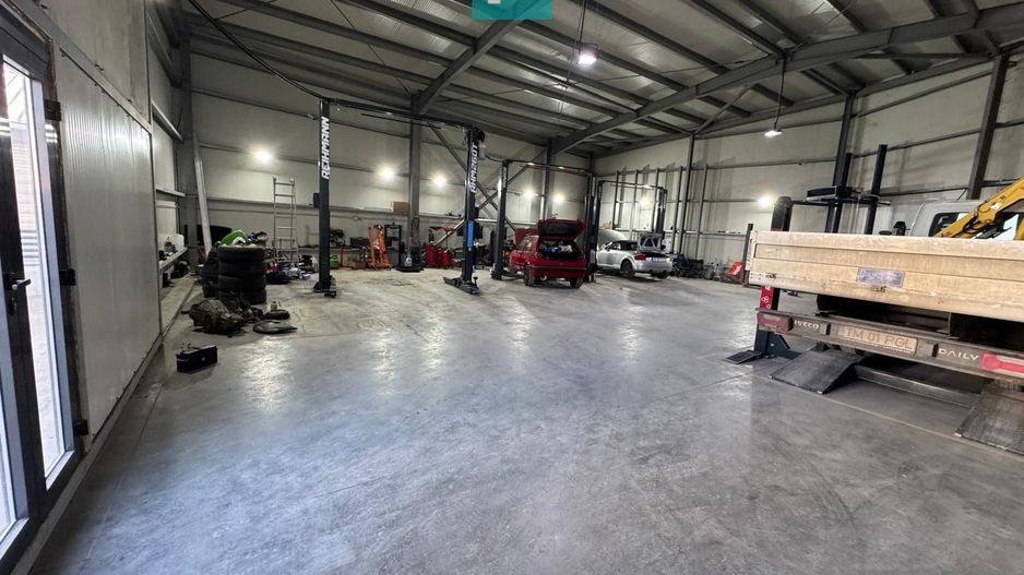 Spațiu industrial cu 6 camere de vânzare în Utvin - Poză 5