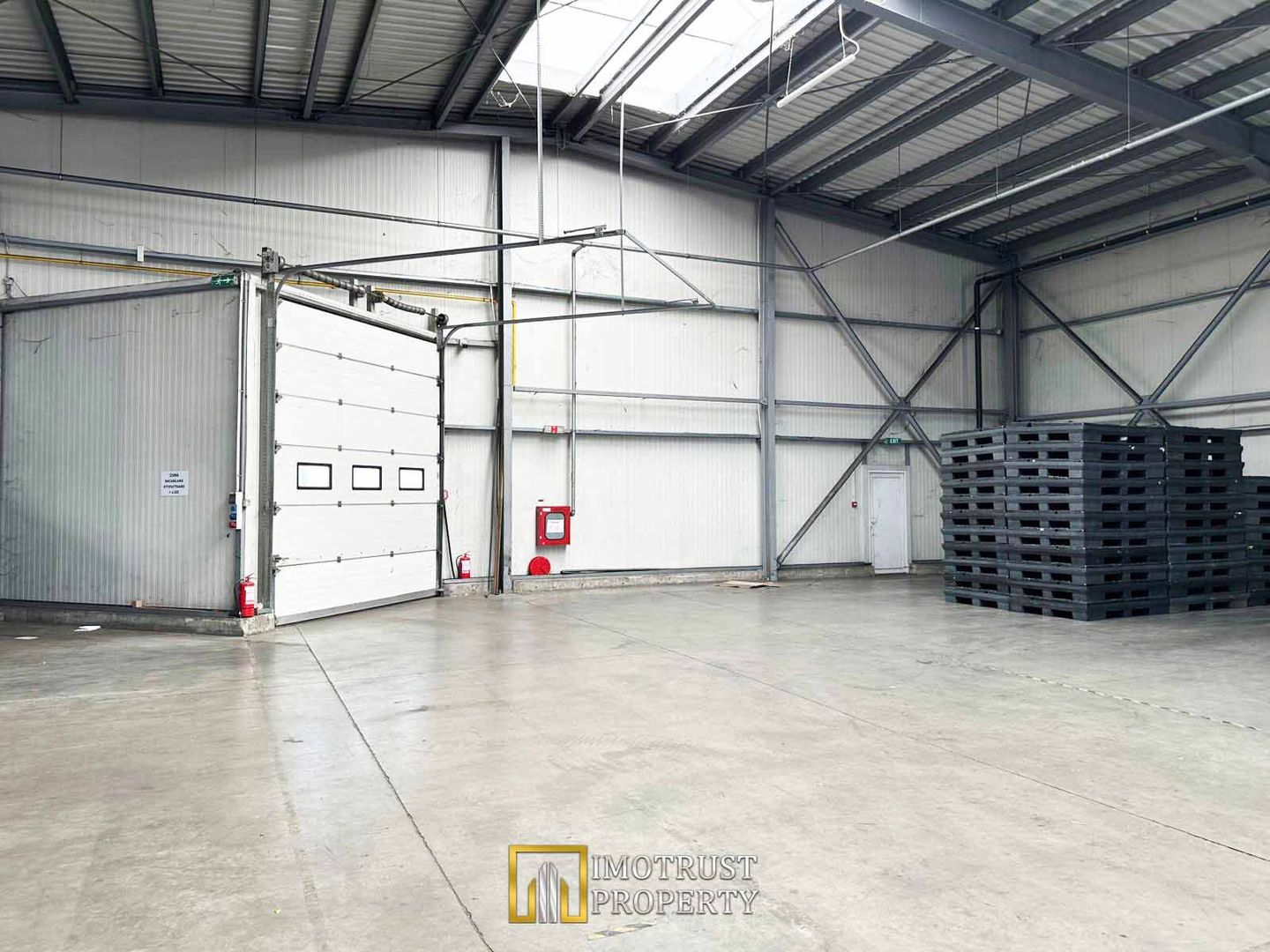 De Inchiriat Hala industria- PREMIUM – 720 mp, Arad | Doc, rampă TIR - Poză 5