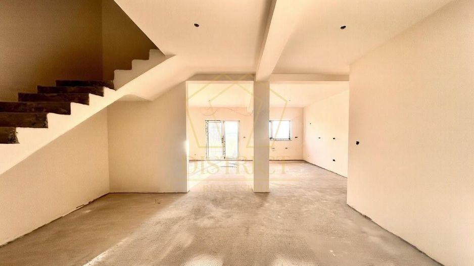 Duplex modern cu 5 camere si carport  I Mosnita Noua I - Poză 6